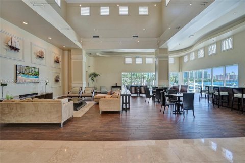 Copropriété à vendre à Aventura, Floride: 4 chambres, 379.04 m2 № 1098530 - photo 17