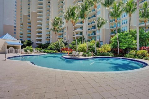 Copropriété à vendre à Aventura, Floride: 4 chambres, 379.04 m2 № 1098530 - photo 8