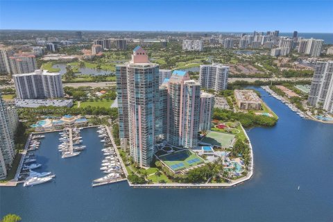 Copropriété à vendre à Aventura, Floride: 4 chambres, 379.04 m2 № 1098530 - photo 16