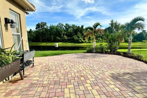 Casa en venta en New Port Richey, Florida, 4 dormitorios, 233.09 m2 № 1287174 - foto 2