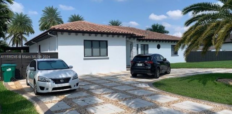 House in Miami, Florida 4 bedrooms № 1185955