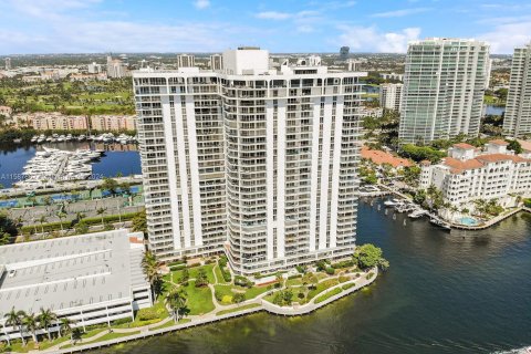 Condo in Aventura, Florida, 4 bedrooms  № 1185950 - photo 23