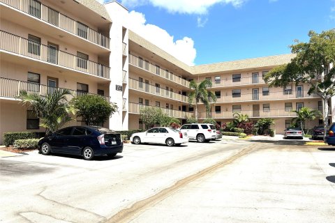 Condo in Sunrise, Florida, 1 bedroom  № 1179487 - photo 16