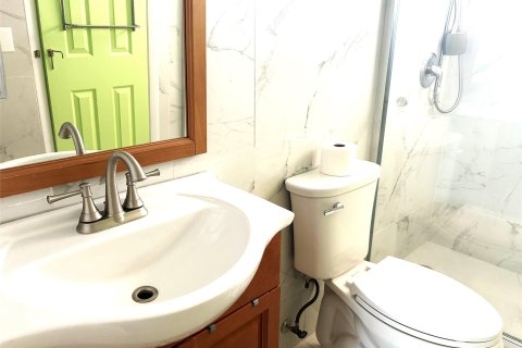 Condo in Sunrise, Florida, 1 bedroom  № 1179487 - photo 4