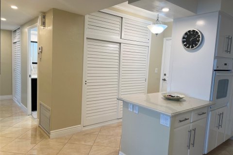 Condo in Fort Lauderdale, Florida, 2 bedrooms  № 1228784 - photo 24