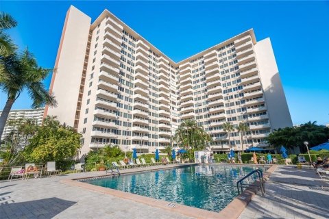 Condo in Fort Lauderdale, Florida, 2 bedrooms  № 1228784 - photo 2