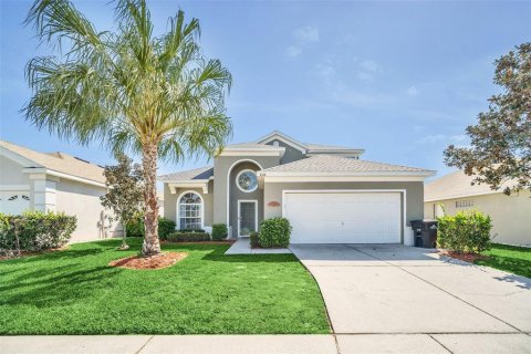 Villa ou maison à vendre à Kissimmee, Floride: 6 chambres, 219.99 m2 № 1286783 - photo 1