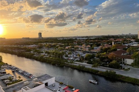 Condo in Aventura, Florida, 1 bedroom  № 413839 - photo 22