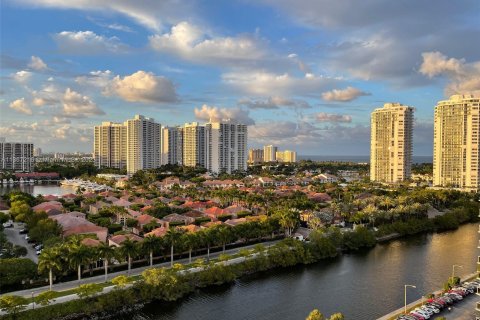 Condo in Aventura, Florida, 1 bedroom  № 413839 - photo 26