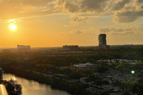 Condo in Aventura, Florida, 1 bedroom  № 413839 - photo 24