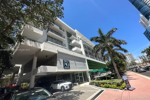 Condo in Miami Beach, Florida, 1 bedroom  № 713908 - photo 24