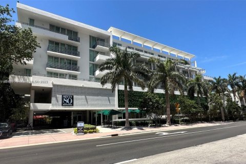 Condo in Miami Beach, Florida, 1 bedroom  № 713908 - photo 1