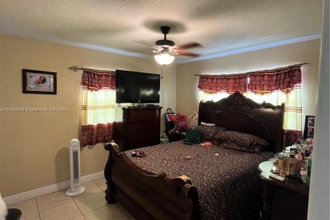 House in Miami Gardens, Florida 3 bedrooms, 116.13 sq.m. № 1181644 - photo 12