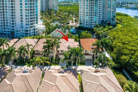 Villa ou maison à vendre à Highland Beach, Floride: 4 chambres, 323.67 m2 № 785684 - photo 3