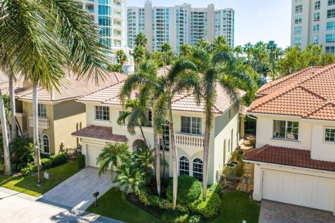 Villa ou maison à vendre à Highland Beach, Floride: 4 chambres, 323.67 m2 № 785684 - photo 4