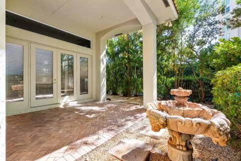 Villa ou maison à vendre à Highland Beach, Floride: 4 chambres, 323.67 m2 № 785684 - photo 11