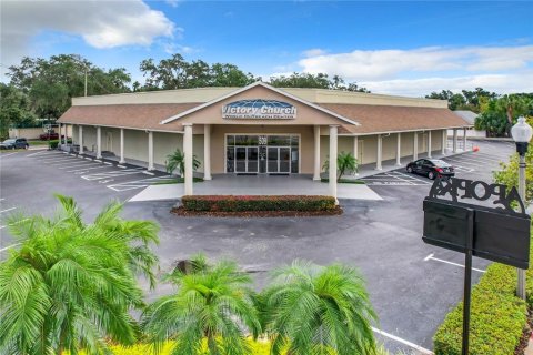 Commercial property in Apopka, Florida 1421.03 sq.m. № 1396500 - photo 1