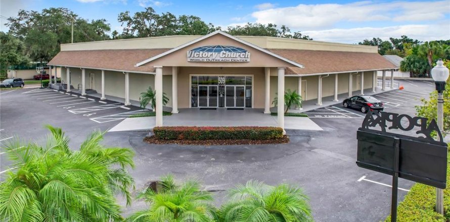 Commercial property in Apopka, Florida 1421.03 sq.m. № 1396500