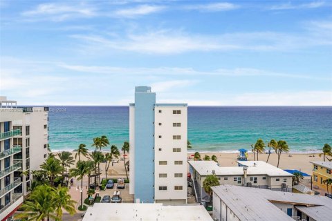 Condo in Hollywood, Florida, 1 bedroom  № 1209634 - photo 21