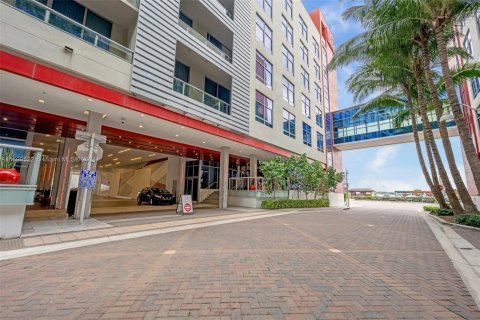 Condo in Hollywood, Florida, 1 bedroom  № 1209634 - photo 24