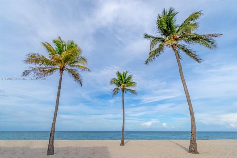 Condo in Hollywood, Florida, 1 bedroom  № 1209634 - photo 29