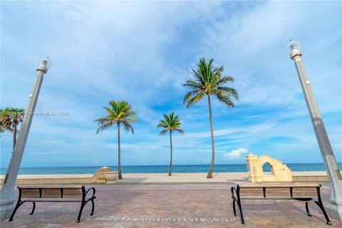 Condo in Hollywood, Florida, 1 bedroom  № 1209634 - photo 28