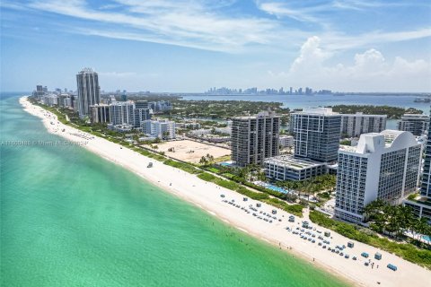 Condo in Miami Beach, Florida, 1 bedroom  № 1215485 - photo 20