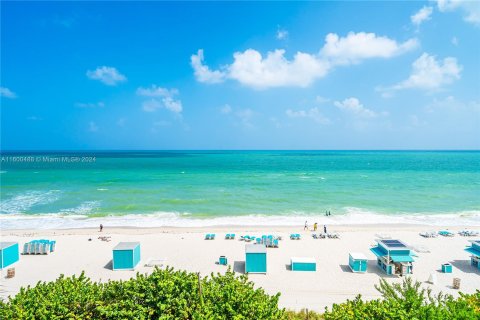 Condo in Miami Beach, Florida, 1 bedroom  № 1215485 - photo 2