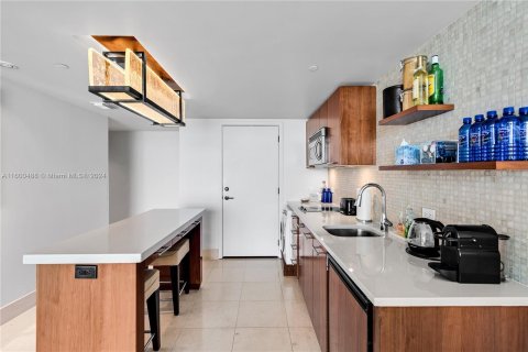 Condo in Miami Beach, Florida, 1 bedroom  № 1215485 - photo 10