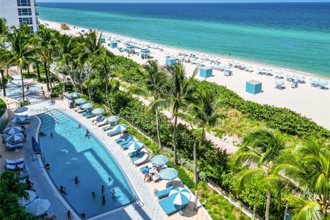 Condo in Miami Beach, Florida, 1 bedroom  № 1215485 - photo 22