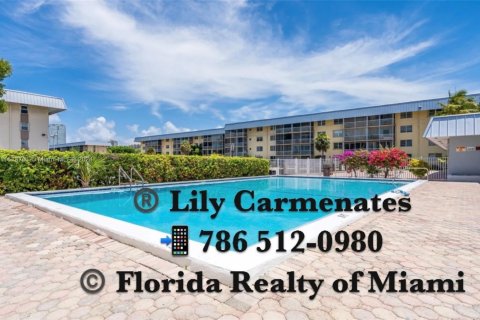 Condo in North Miami Beach, Florida, 1 bedroom  № 1237849 - photo 20