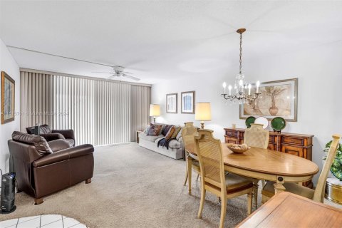 Condo in North Miami Beach, Florida, 1 bedroom  № 1237849 - photo 7