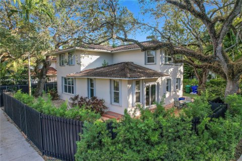 Villa ou maison à vendre à Miami, Floride: 4 chambres, 191.38 m2 № 1237886 - photo 2