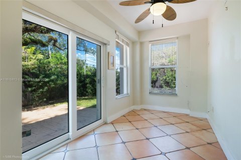 Villa ou maison à vendre à Miami, Floride: 4 chambres, 191.38 m2 № 1237886 - photo 23