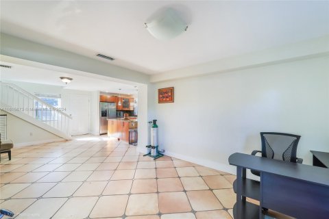 Casa en venta en Miami, Florida, 4 dormitorios, 191.38 m2 № 1237886 - foto 10