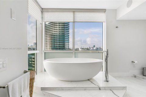 Condominio en venta en Miami Beach, Florida, 4 dormitorios, 378.86 m2 № 1237848 - foto 21