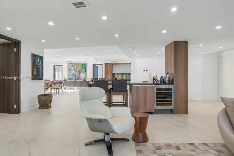 Condo in Miami Beach, Florida, 4 bedrooms  № 1237848 - photo 9