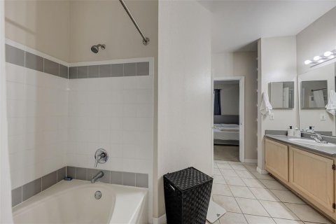 Condo in Orlando, Florida, 2 bedrooms  № 1123685 - photo 19