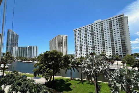 Condo in Sunny Isles Beach, Florida, 1 bedroom  № 1236389 - photo 2