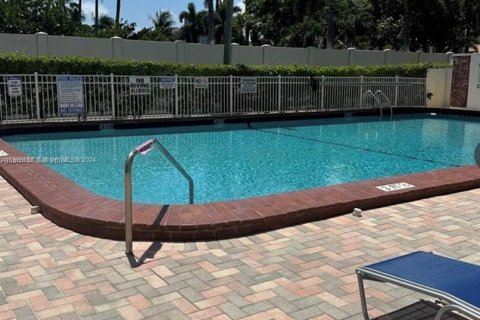 Condominio en venta en Hallandale Beach, Florida, 1 dormitorio, 78.97 m2 № 1233095 - foto 6