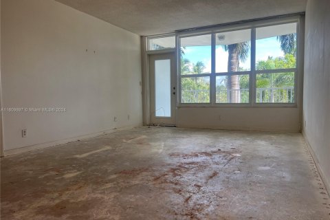 Condominio en venta en Hallandale Beach, Florida, 1 dormitorio, 78.97 m2 № 1233095 - foto 15