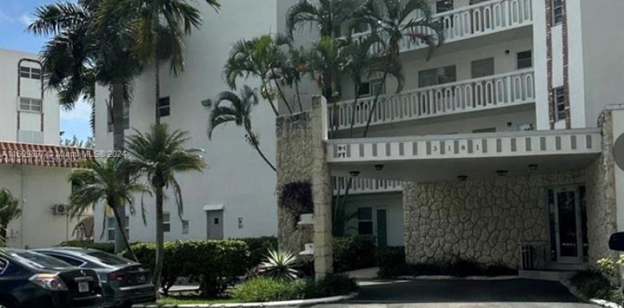 Condominio en Hallandale Beach, Florida, 1 dormitorio  № 1233095