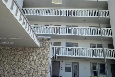 Condominio en venta en Hallandale Beach, Florida, 1 dormitorio, 78.97 m2 № 1233095 - foto 2