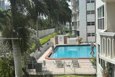Condominio en venta en Hallandale Beach, Florida, 1 dormitorio, 78.97 m2 № 1233095 - foto 5