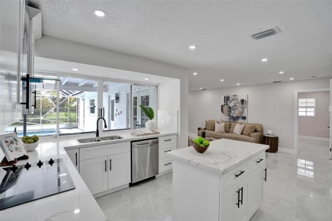 Casa en venta en Coral Springs, Florida, 5 dormitorios, 194.35 m2 № 1228952 - foto 28