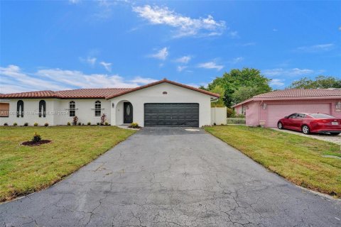 Villa ou maison à vendre à Coral Springs, Floride: 5 chambres, 194.35 m2 № 1228952 - photo 3