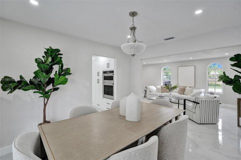 Villa ou maison à vendre à Coral Springs, Floride: 5 chambres, 194.35 m2 № 1228952 - photo 13