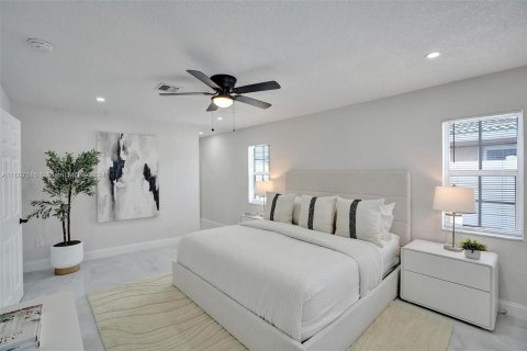 Купить виллу или дом в Корал-Спрингс, Флорида 5 спален, 194.35м2, № 1228952 - фото 16