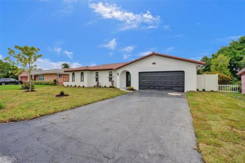 House in Coral Springs, Florida 5 bedrooms, 194.35 sq.m. № 1228952 - photo 4