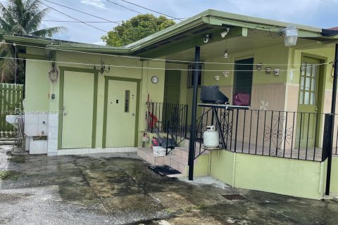 Купить коммерческую недвижимость в Майами, Флорида 137.96м2, № 993649 - фото 10
